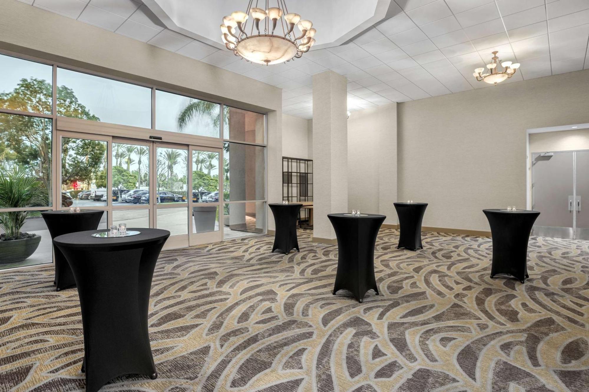 גרדן גרוב Embassy Suites By Hilton Anaheim South מראה חיצוני תמונה